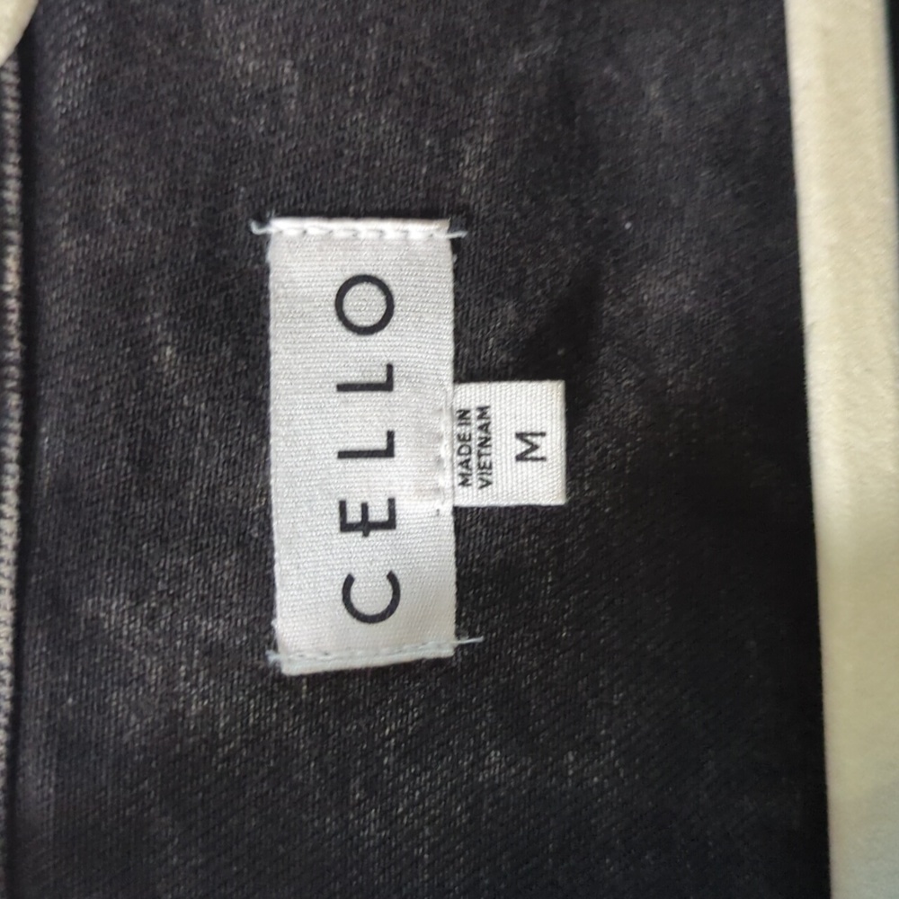 Cropped Jean Jacket 🧥 - Picture 4 of 4